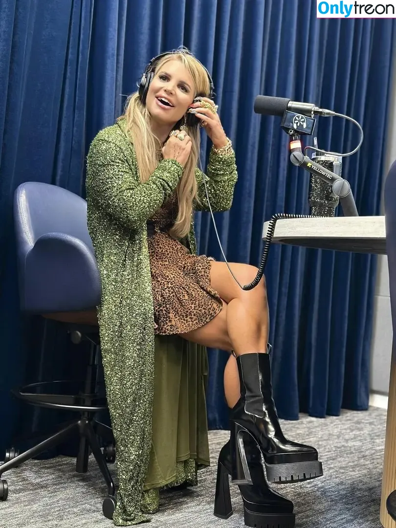 Jessica Simpson nude photo #1031 (52529184 / JessicaSimpson)