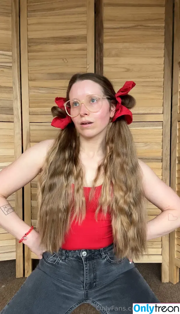 Jessie Cave nude photo #0044 (jessiecave)