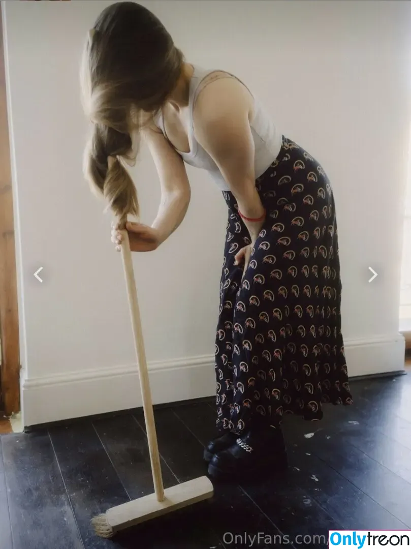 Jessie Cave nude photo #0093 (jessiecave)