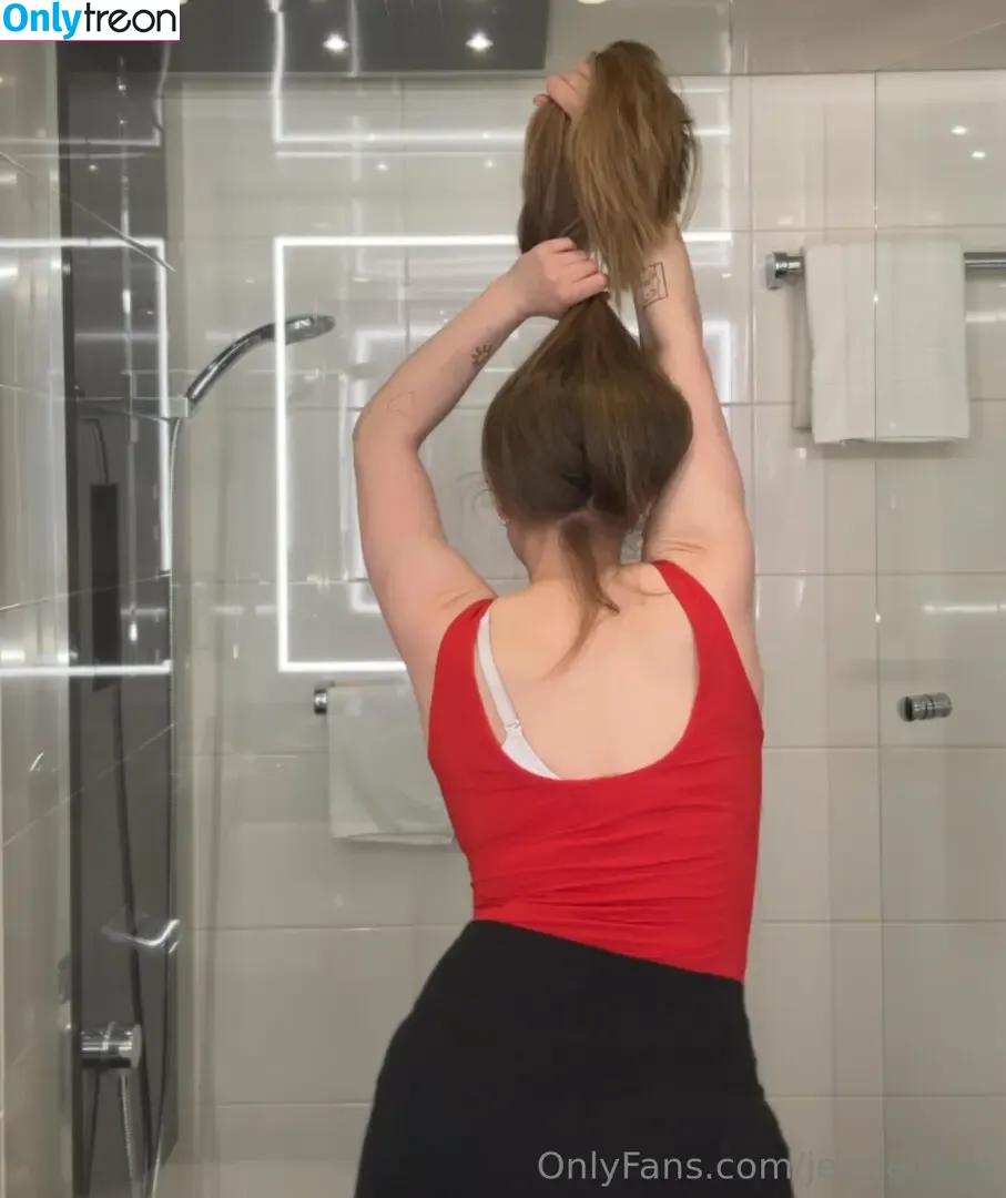 Jessie Cave nude photo #0132 (jessiecave)