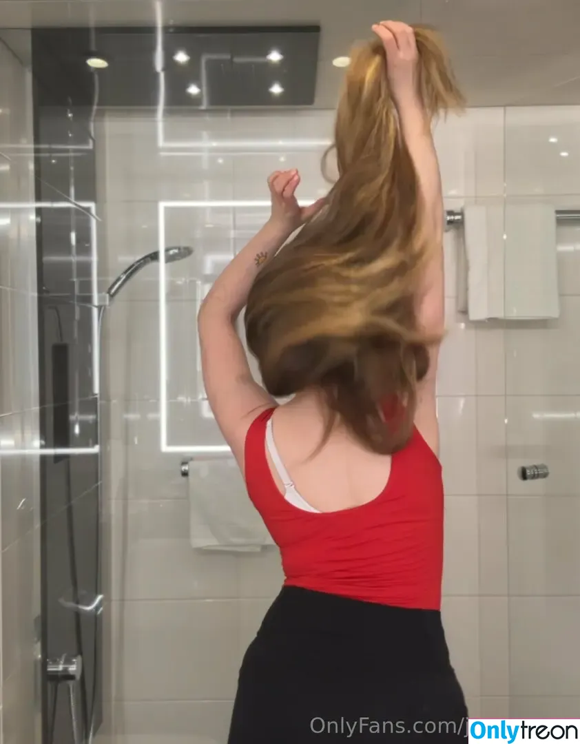 Jessie Cave nude photo #0133 (jessiecave)