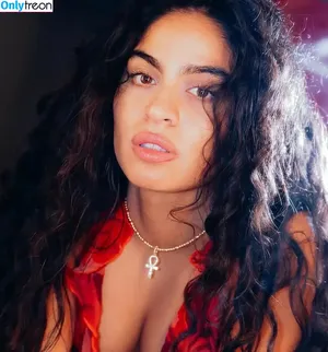 Jessie Reyez / jessie.reyes21 / jessiereyez nude photo #0081