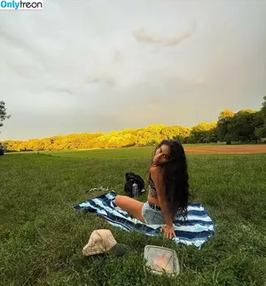 Jessie Reyez / jessie.reyes21 / jessiereyez nude photo #0084
