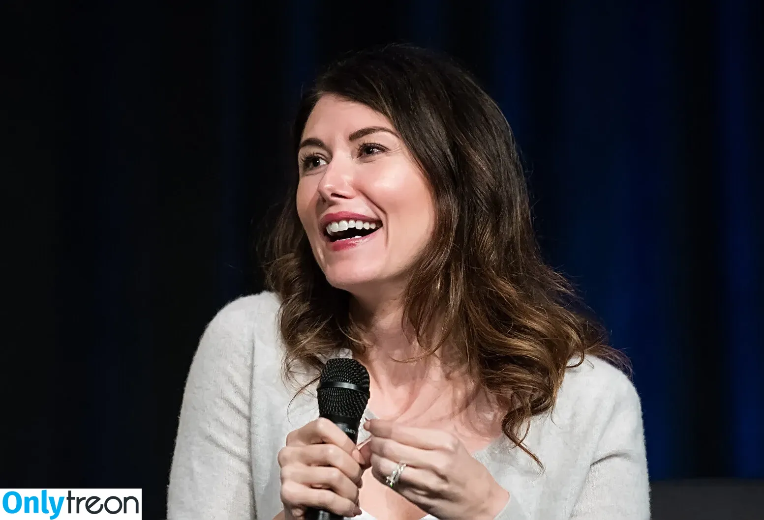 Jewel Staite nude photo #0058 (JewelStaite)