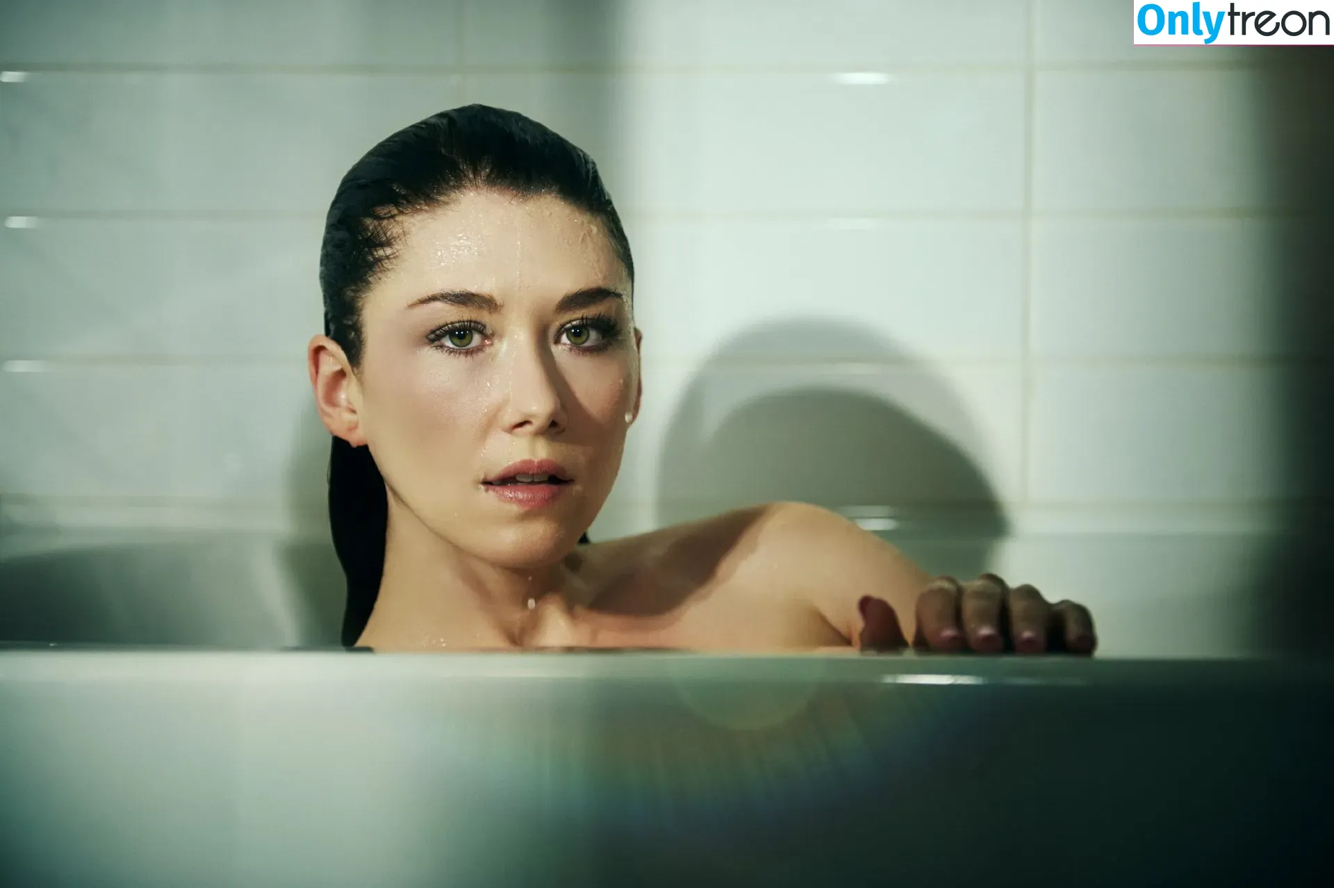 Jewel Staite nude photo #0093 (JewelStaite)