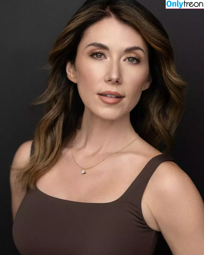 Jewel Staite nude photo #0370 (JewelStaite)
