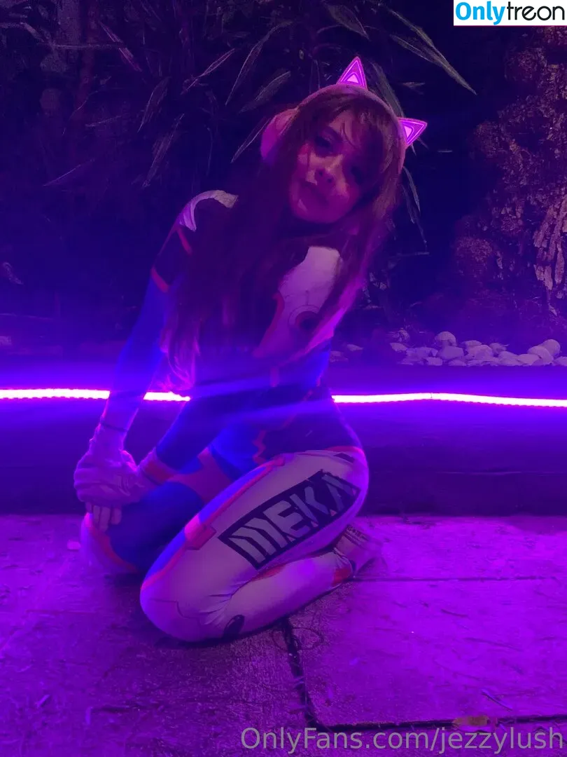 Jezz Angeles nude photo #0017 (jezzylush / jezzylw)