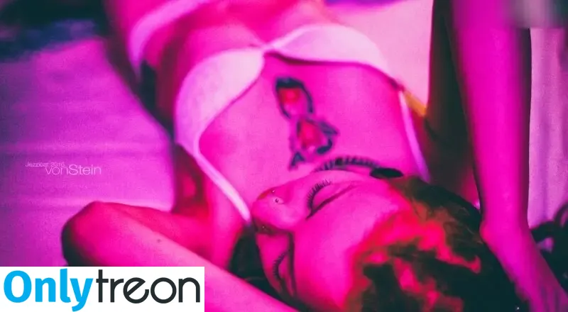 JezziCat nude photo #0070 (felicablin1)
