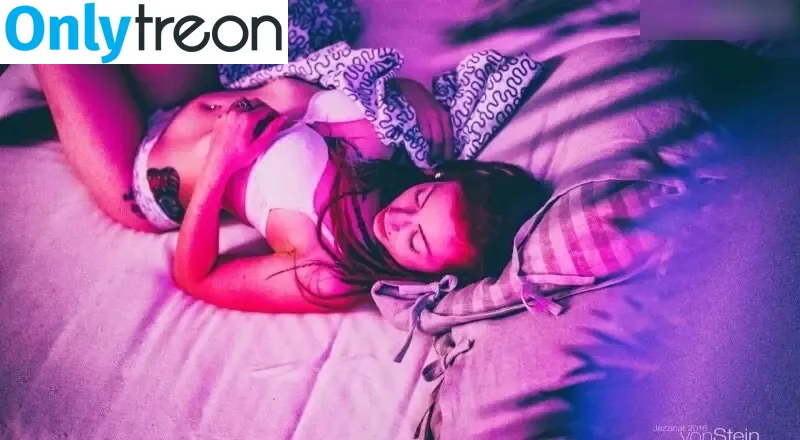 JezziCat nude photo #0074 (felicablin1)