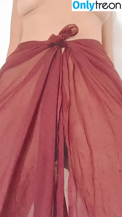 Jikki Nair nude photo #0147 (ineffableimpressions)