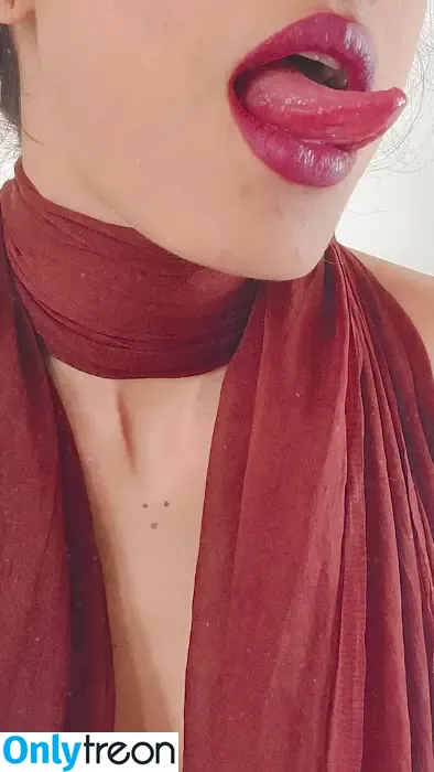 Jikki Nair nude photo #0149 (ineffableimpressions)