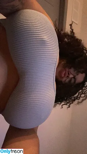 Jinxluvfil nude photo #0072