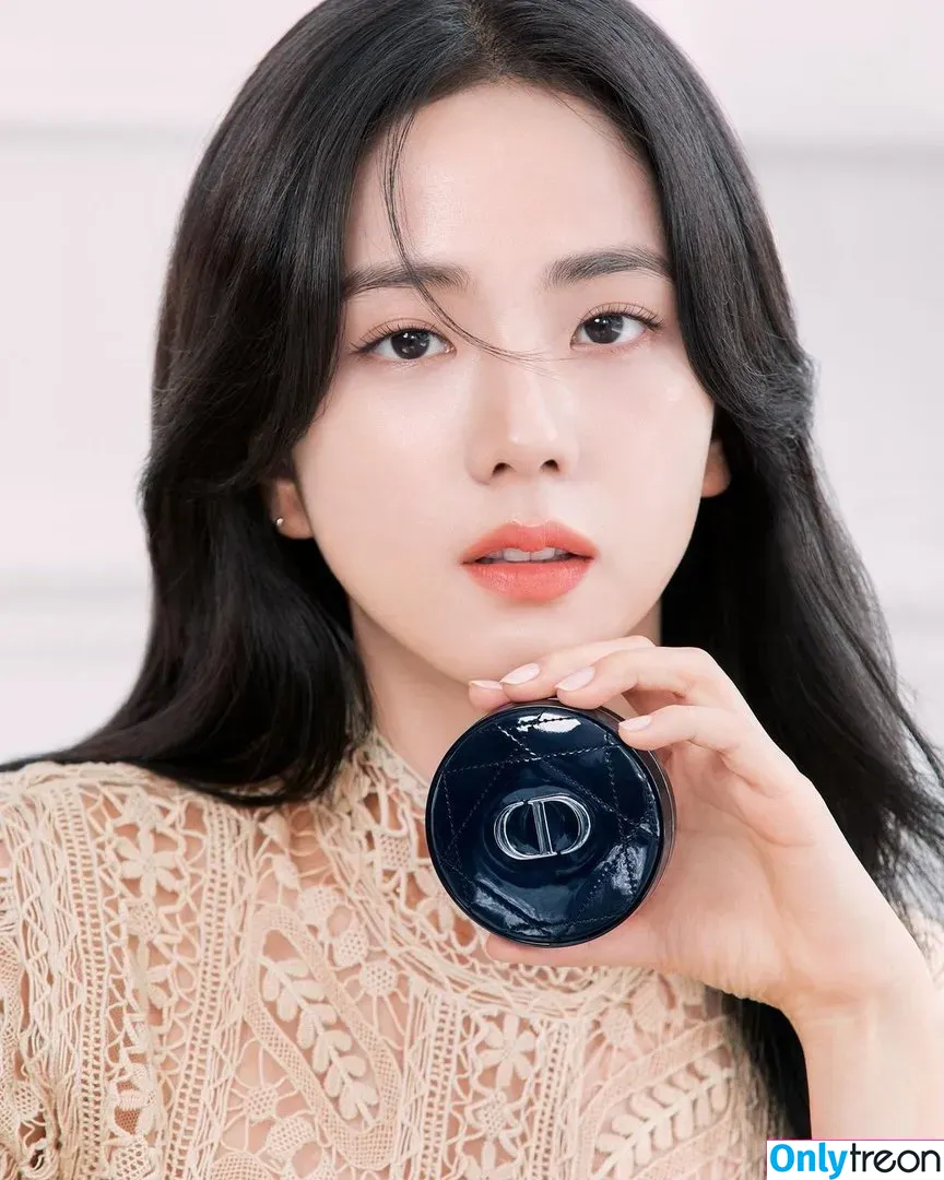 Jisoo nude photo #0001 (BLACKPINK / qenshizu / sooyaaa__)