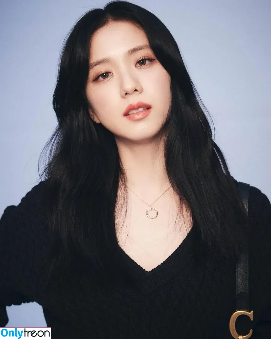 Jisoo nude photo #0002 (BLACKPINK / qenshizu / sooyaaa__)