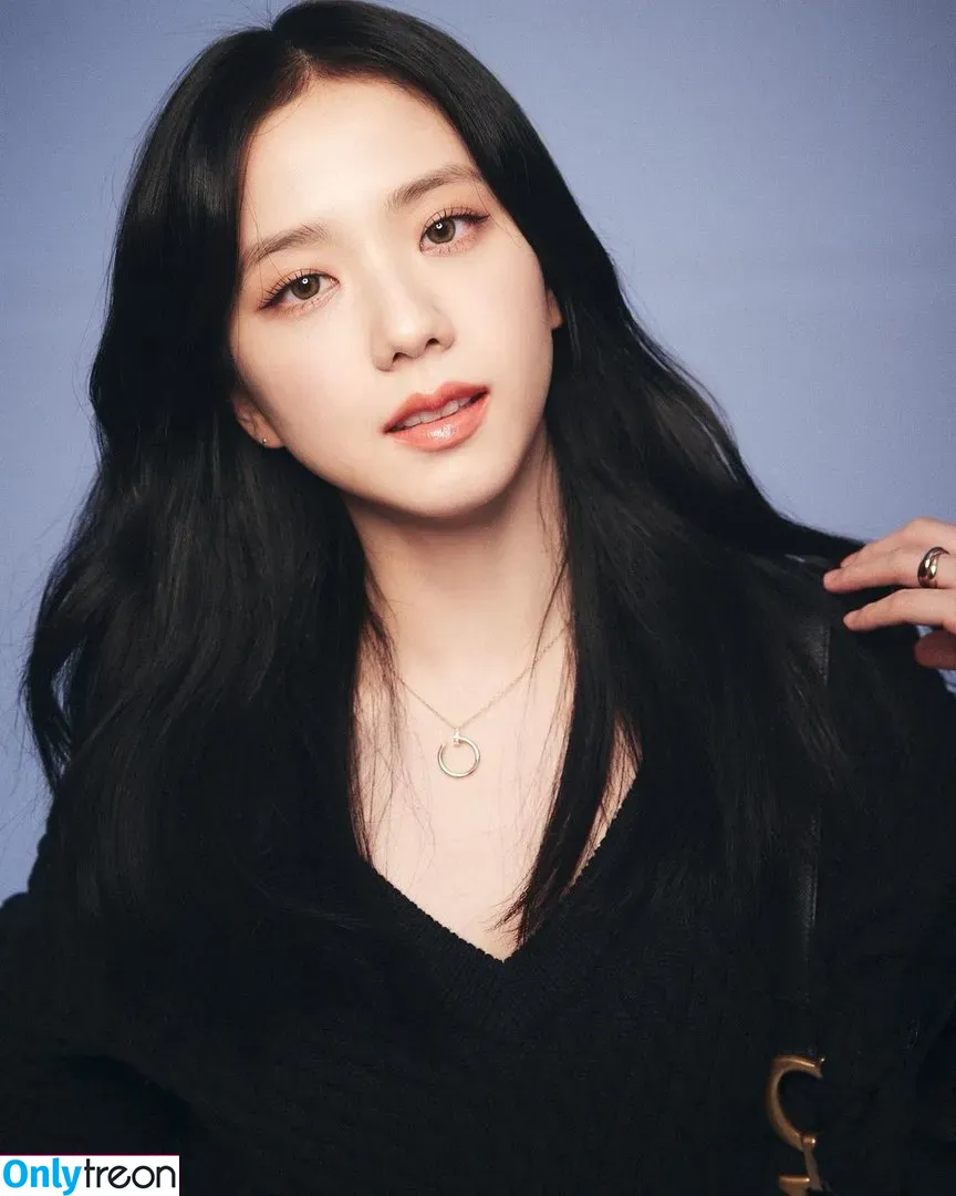Jisoo nude photo #0003 (BLACKPINK / qenshizu / sooyaaa__)