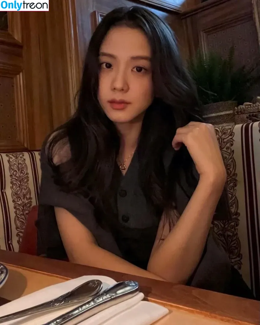 Jisoo nude photo #0007 (BLACKPINK / qenshizu / sooyaaa__)