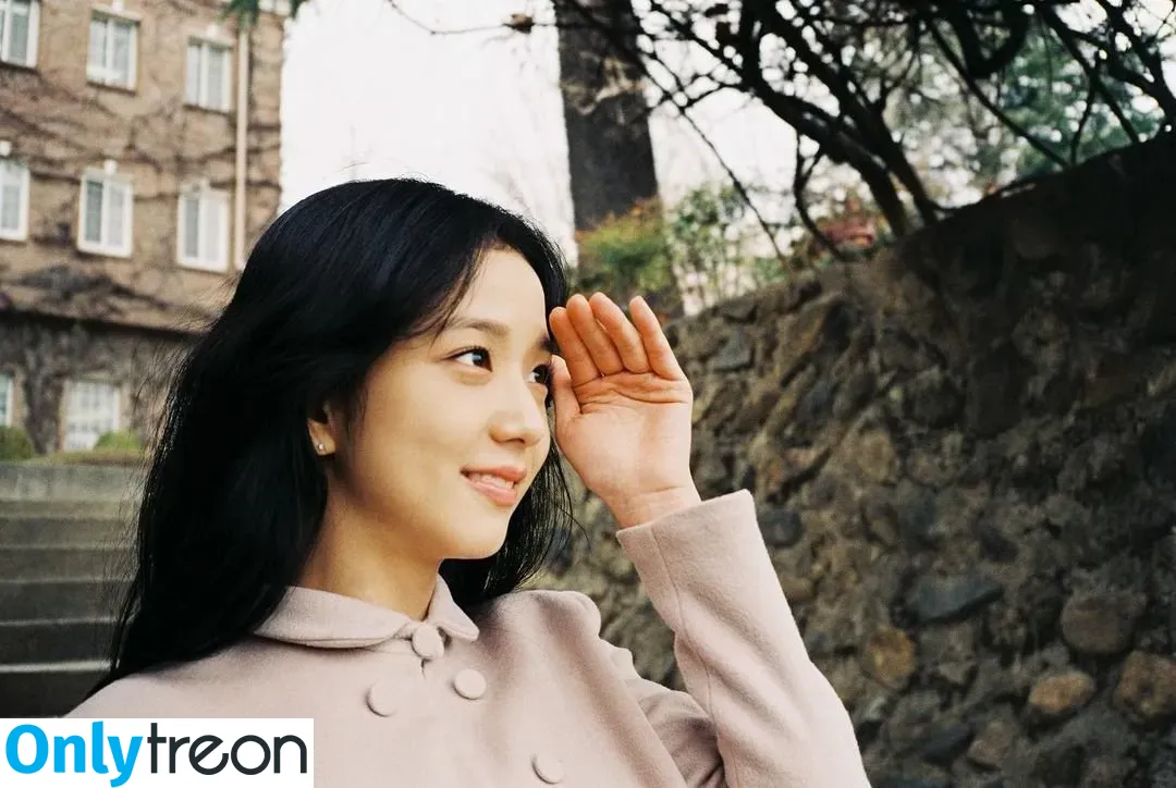 Jisoo nude photo #0008 (BLACKPINK / qenshizu / sooyaaa__)