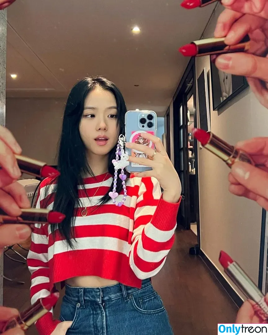 Jisoo nude photo #0010 (BLACKPINK / qenshizu / sooyaaa__)