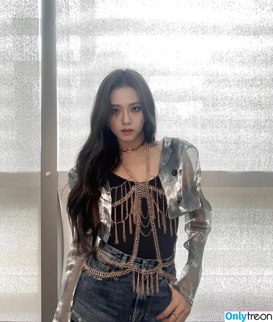 Jisoo nude photo #0023 (BLACKPINK / qenshizu / sooyaaa__)
