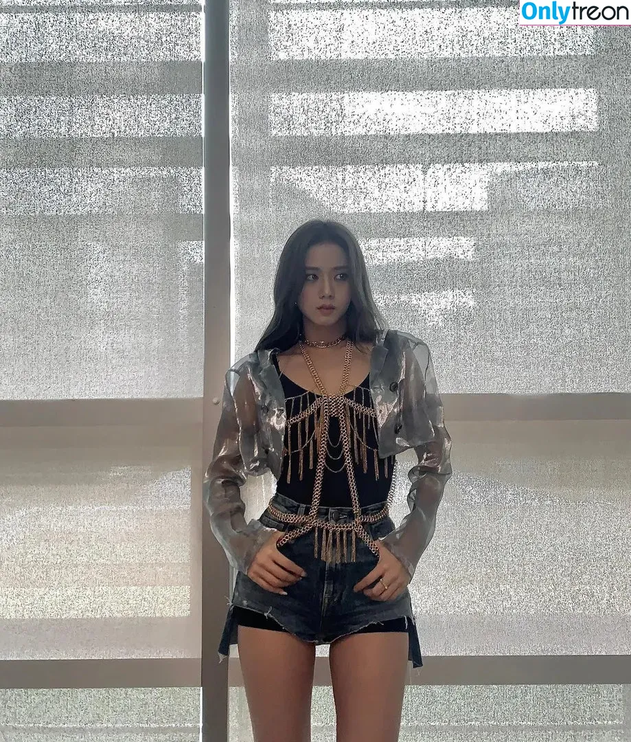 Jisoo nude photo #0024 (BLACKPINK / qenshizu / sooyaaa__)