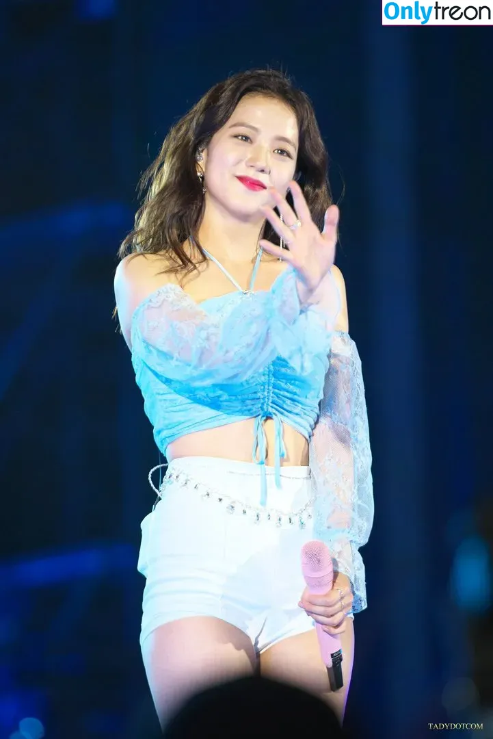 Jisoo nude photo #0031 (BLACKPINK / qenshizu / sooyaaa__)