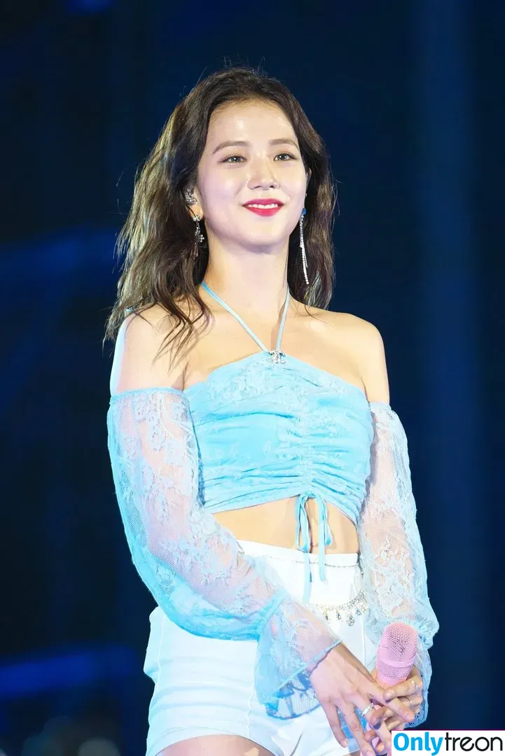 Jisoo nude photo #0033 (BLACKPINK / qenshizu / sooyaaa__)