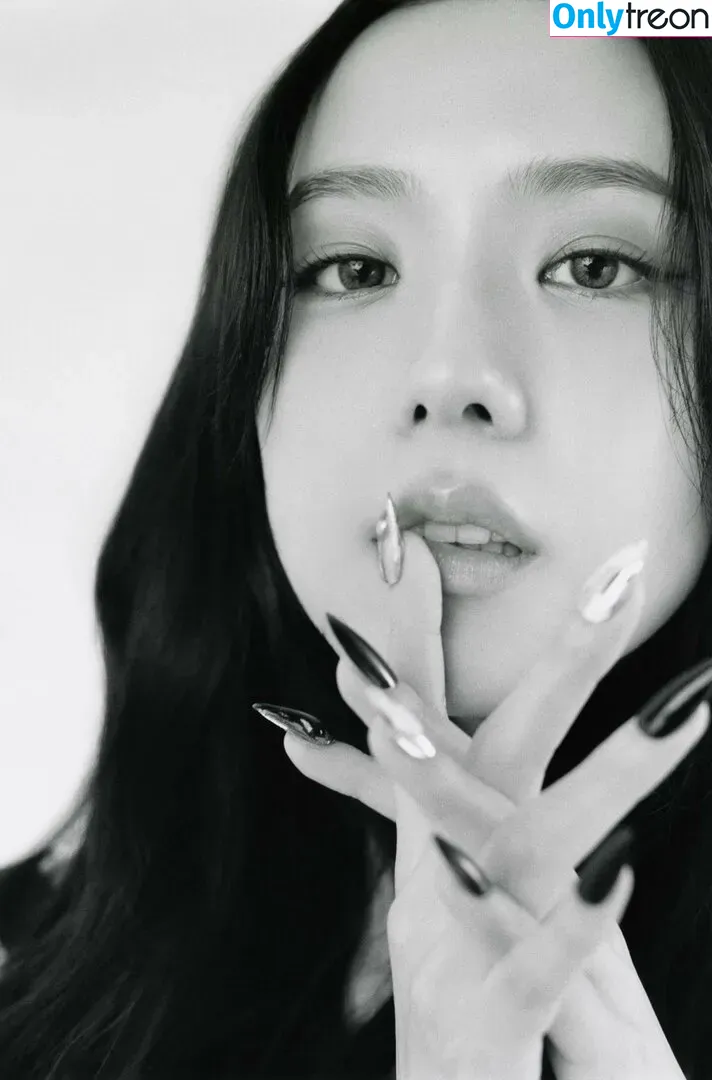 Jisoo nude photo #0037 (BLACKPINK / qenshizu / sooyaaa__)