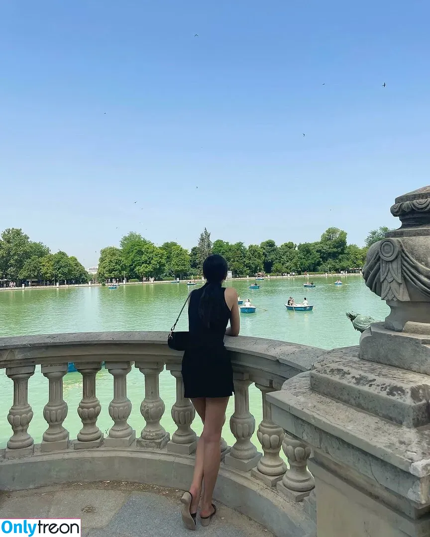 Jisoo nude photo #0044 (BLACKPINK / qenshizu / sooyaaa__)