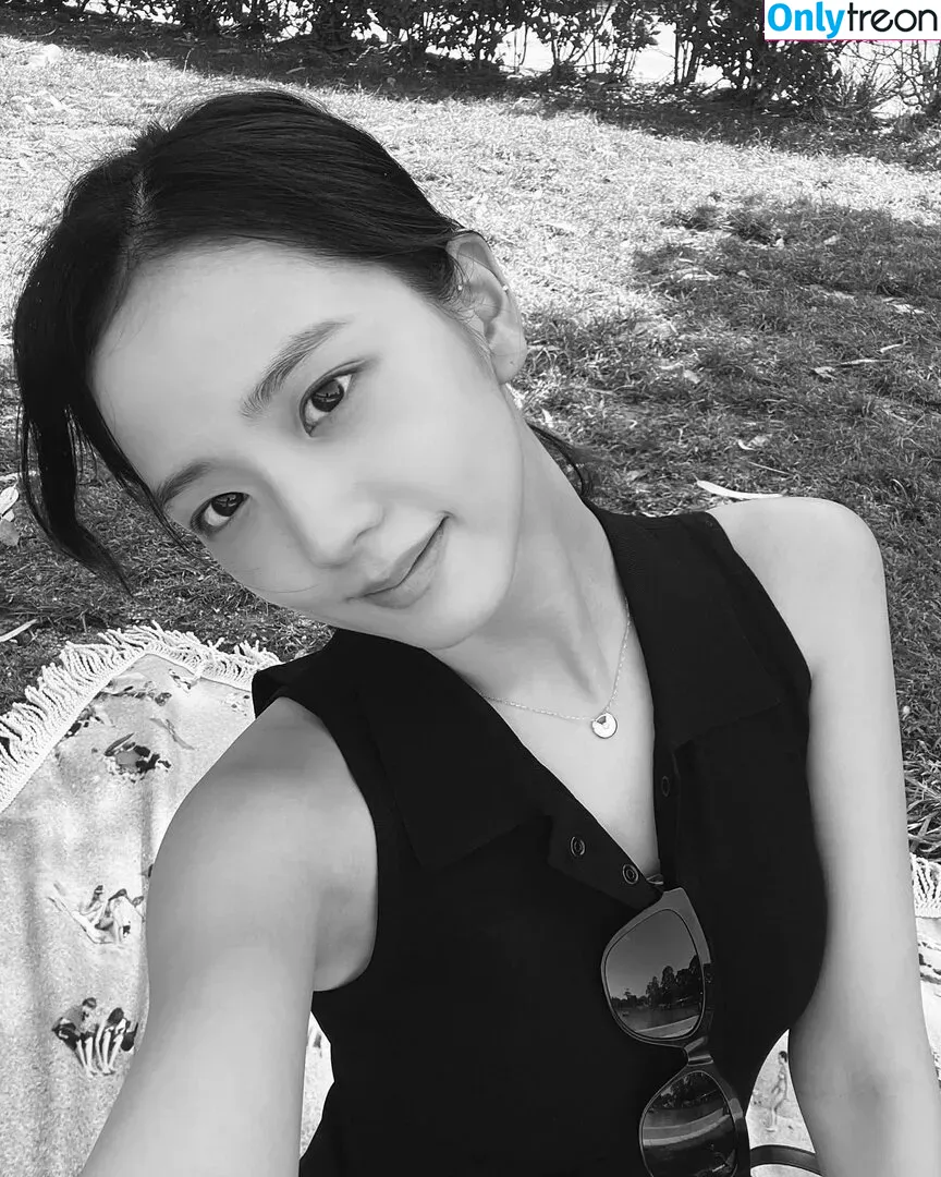 Jisoo nude photo #0046 (BLACKPINK / qenshizu / sooyaaa__)