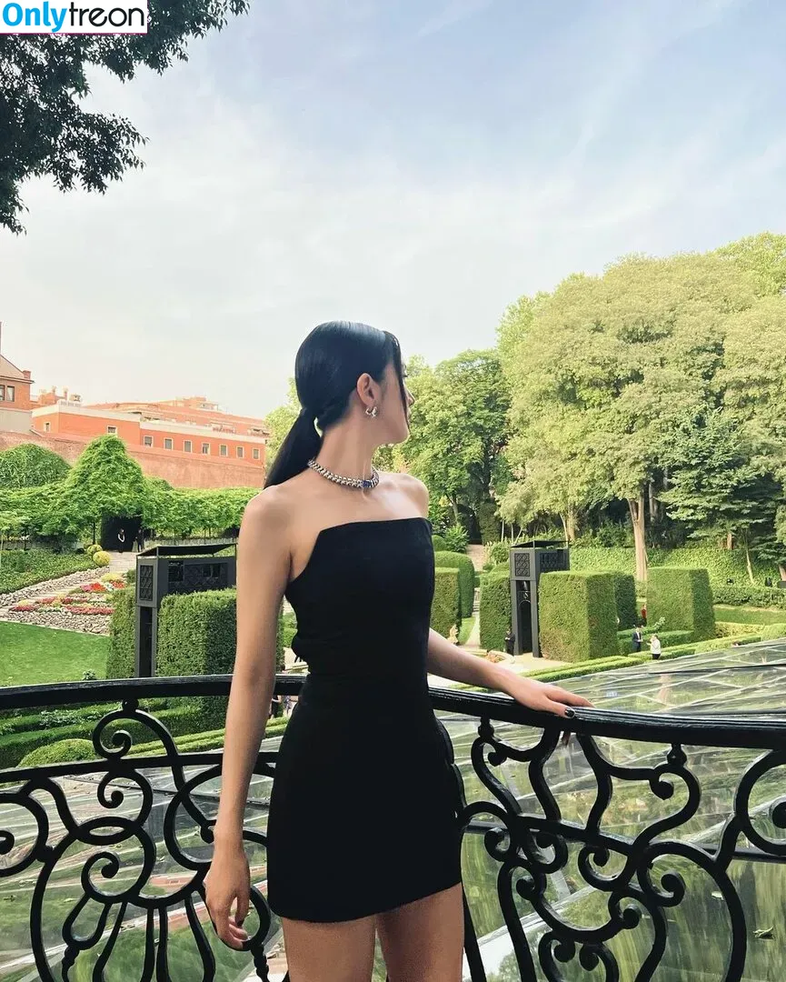 Jisoo nude photo #0048 (BLACKPINK / qenshizu / sooyaaa__)
