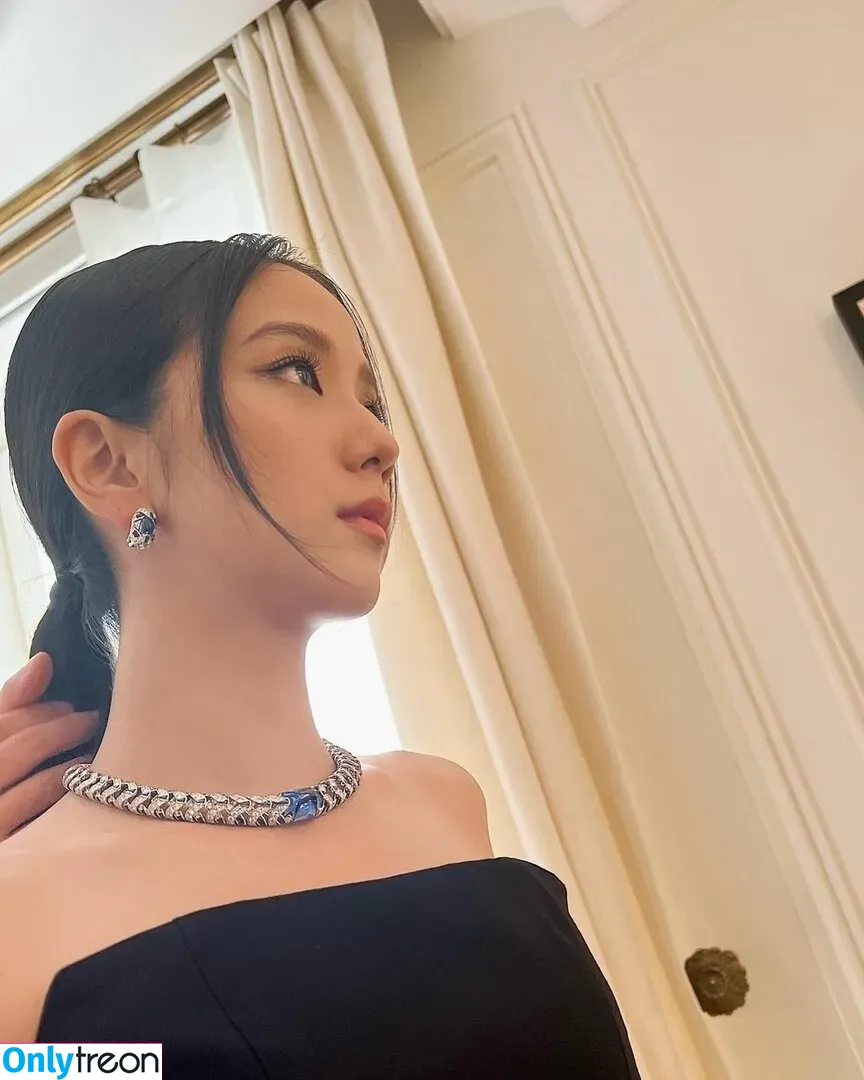 Jisoo nude photo #0049 (BLACKPINK / qenshizu / sooyaaa__)