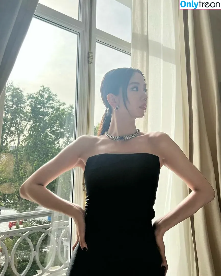 Jisoo nude photo #0051 (BLACKPINK / qenshizu / sooyaaa__)