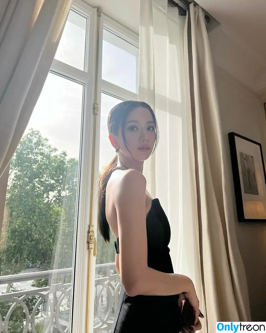Jisoo nude photo #0054 (BLACKPINK / qenshizu / sooyaaa__)