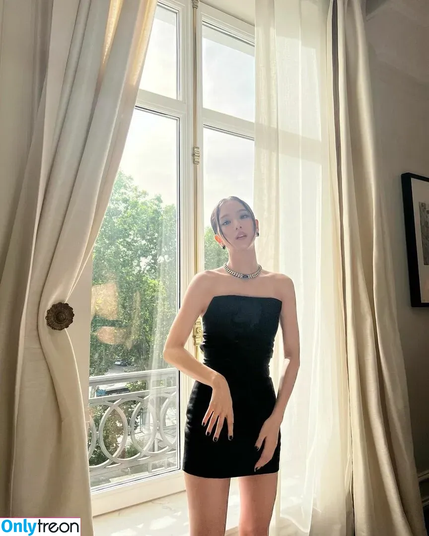 Jisoo nude photo #0061 (BLACKPINK / qenshizu / sooyaaa__)