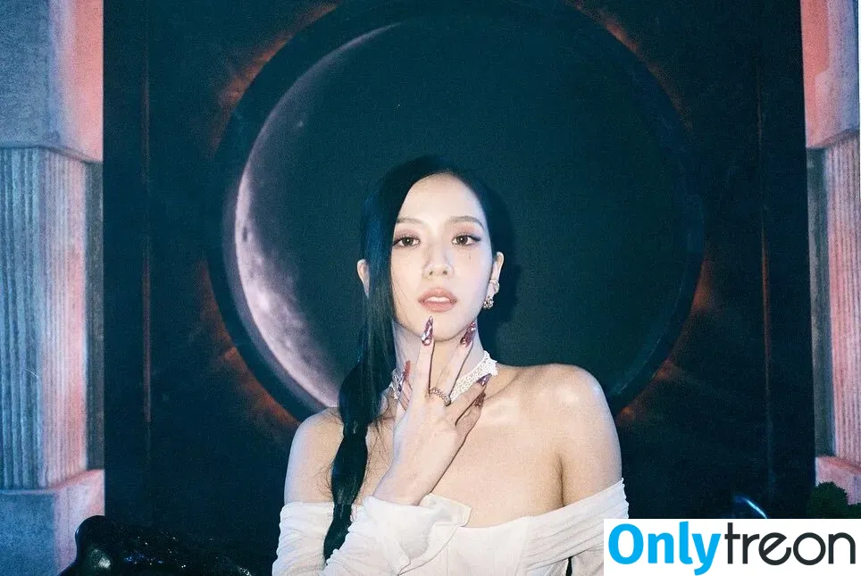 Jisoo nude photo #0062 (BLACKPINK / qenshizu / sooyaaa__)