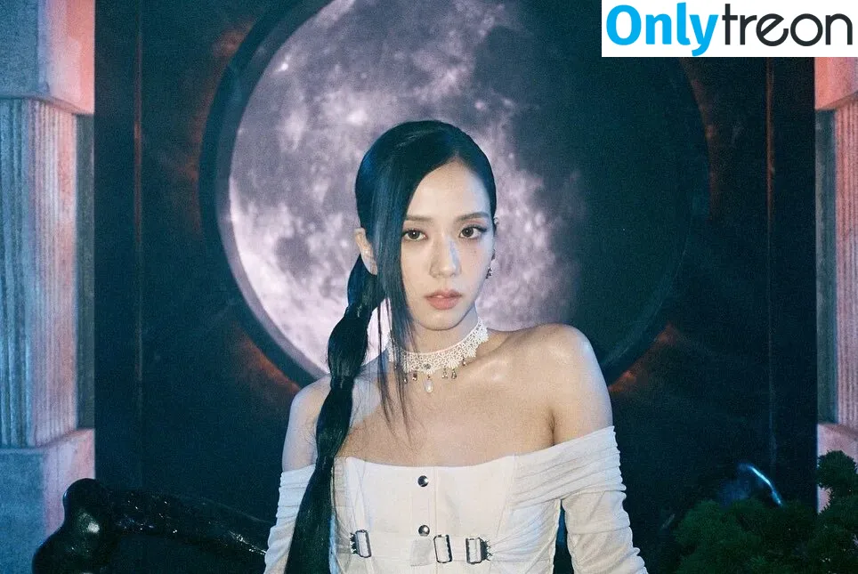 Jisoo nude photo #0063 (BLACKPINK / qenshizu / sooyaaa__)