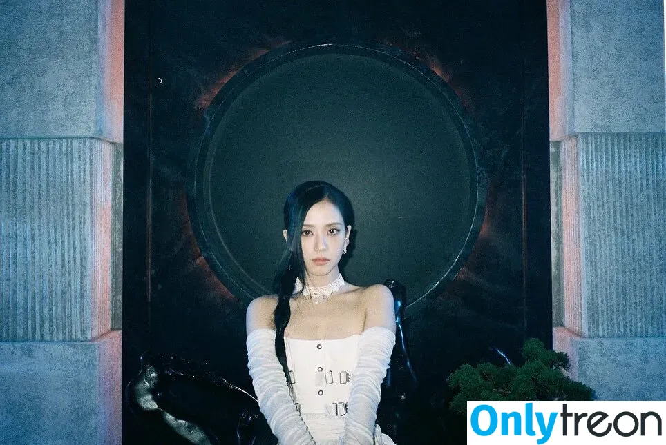 Jisoo nude photo #0064 (BLACKPINK / qenshizu / sooyaaa__)