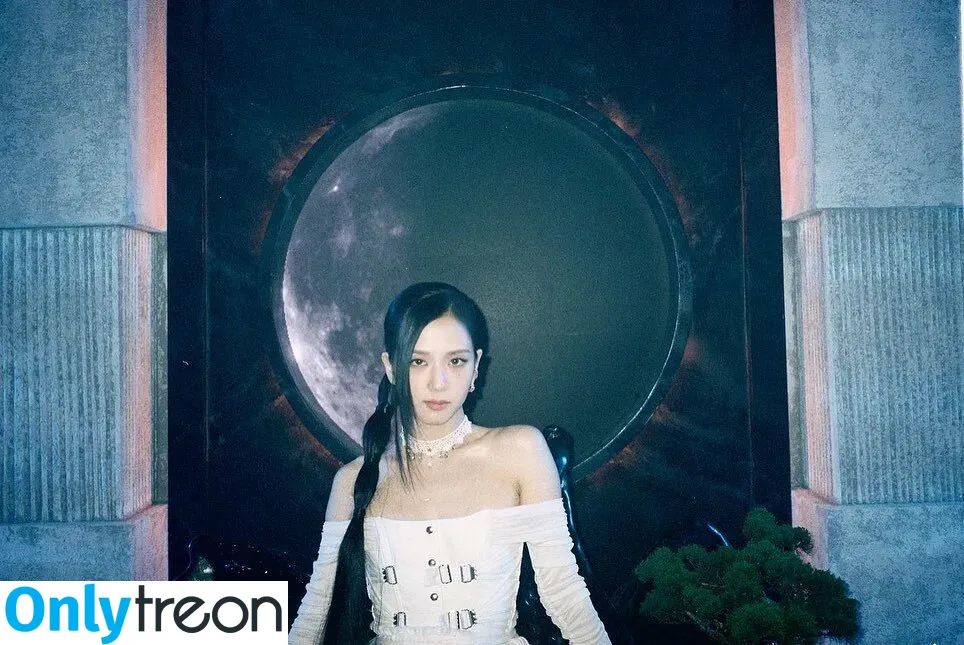 Jisoo nude photo #0065 (BLACKPINK / qenshizu / sooyaaa__)