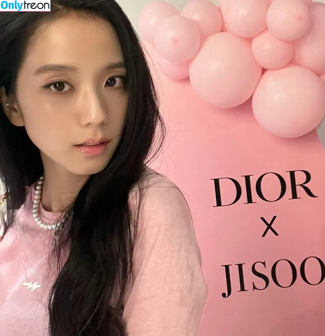 Jisoo nude photo #0066 (BLACKPINK / qenshizu / sooyaaa__)