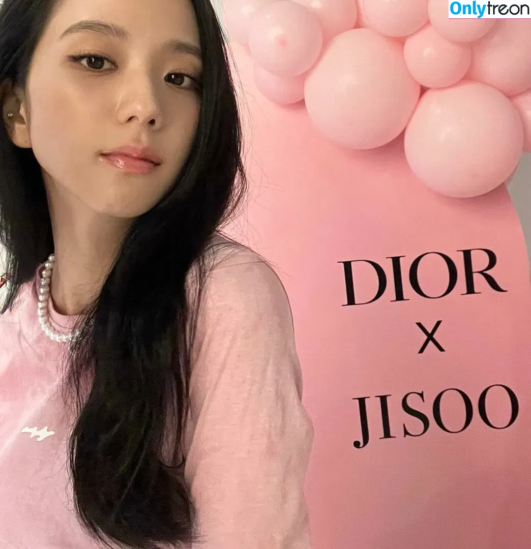Jisoo nude photo #0067 (BLACKPINK / qenshizu / sooyaaa__)