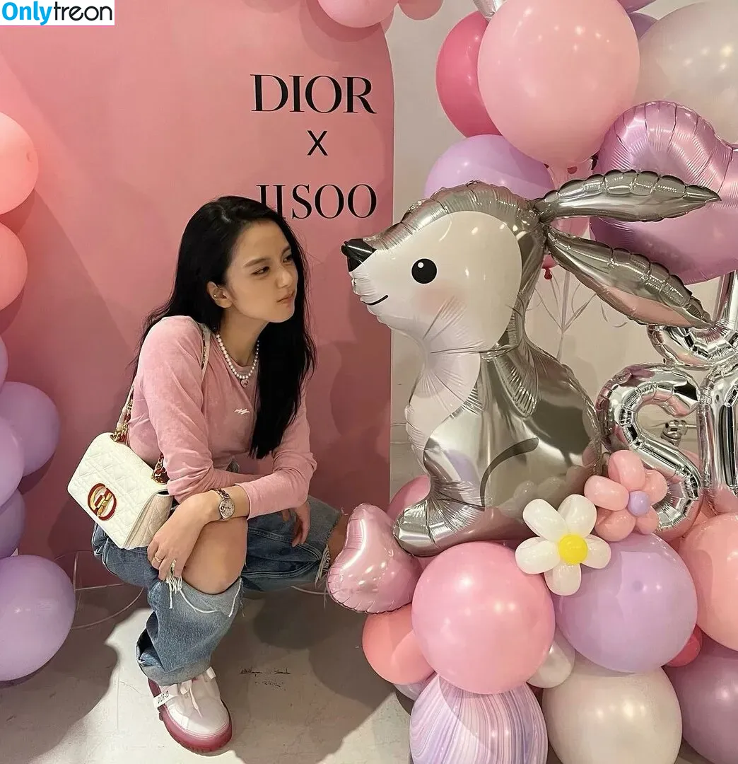 Jisoo nude photo #0070 (BLACKPINK / qenshizu / sooyaaa__)