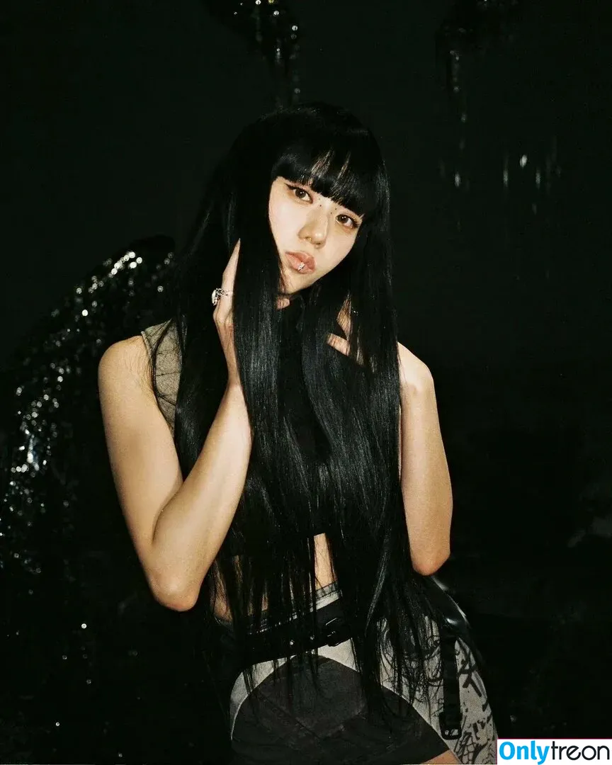 Jisoo nude photo #0080 (BLACKPINK / qenshizu / sooyaaa__)