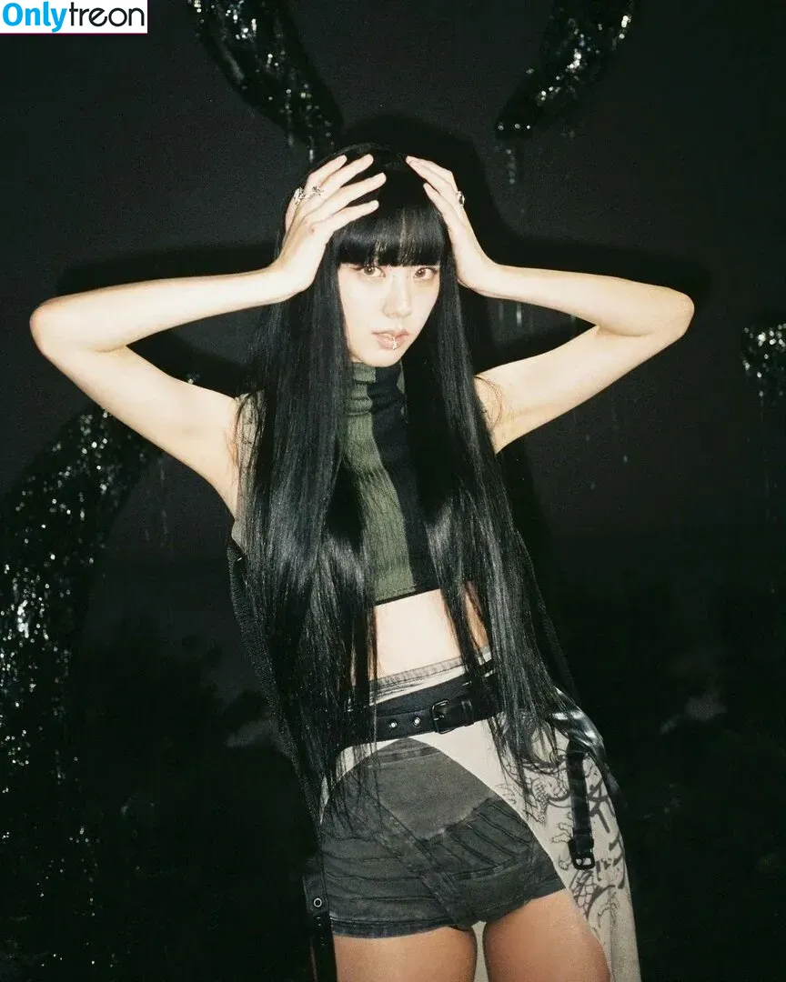 Jisoo nude photo #0081 (BLACKPINK / qenshizu / sooyaaa__)