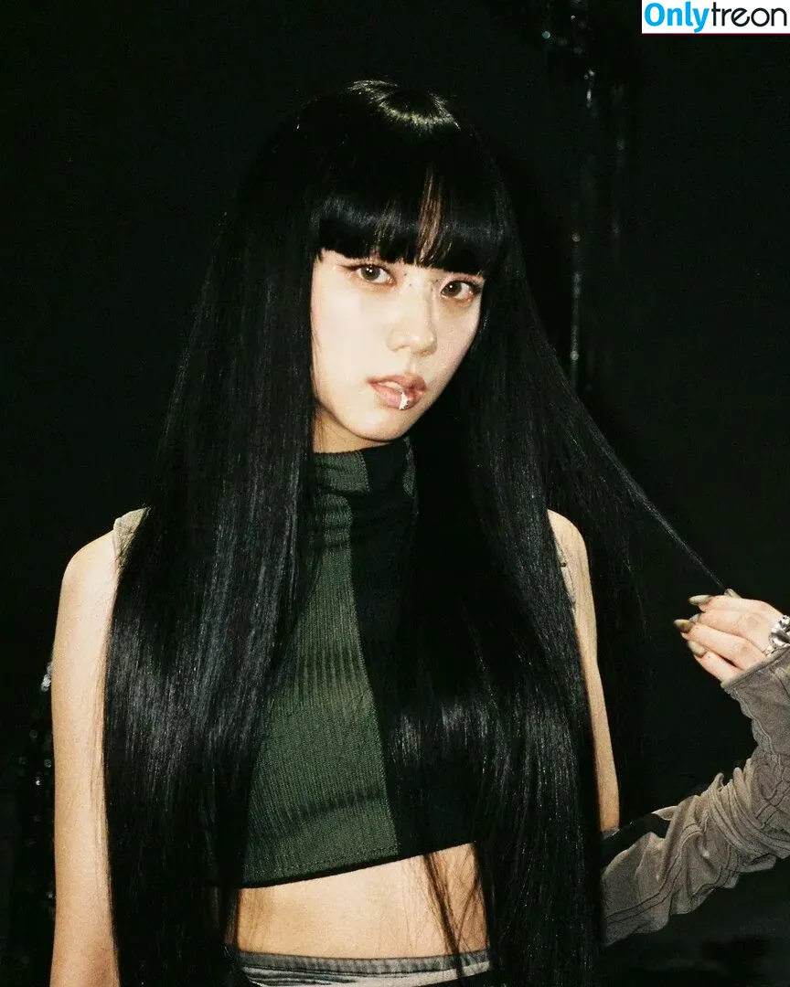 Jisoo nude photo #0083 (BLACKPINK / qenshizu / sooyaaa__)