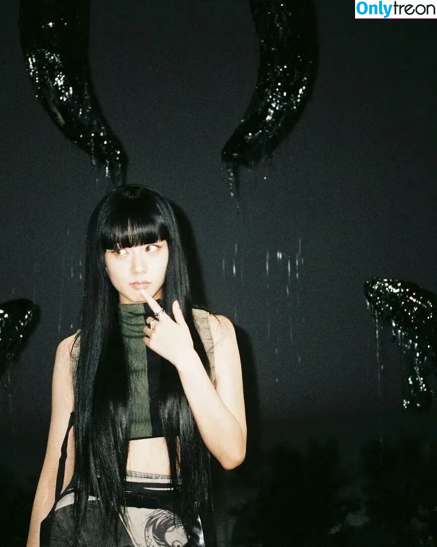 Jisoo nude photo #0084 (BLACKPINK / qenshizu / sooyaaa__)