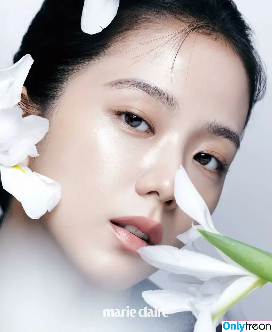 Jisoo nude photo #0086 (BLACKPINK / qenshizu / sooyaaa__)