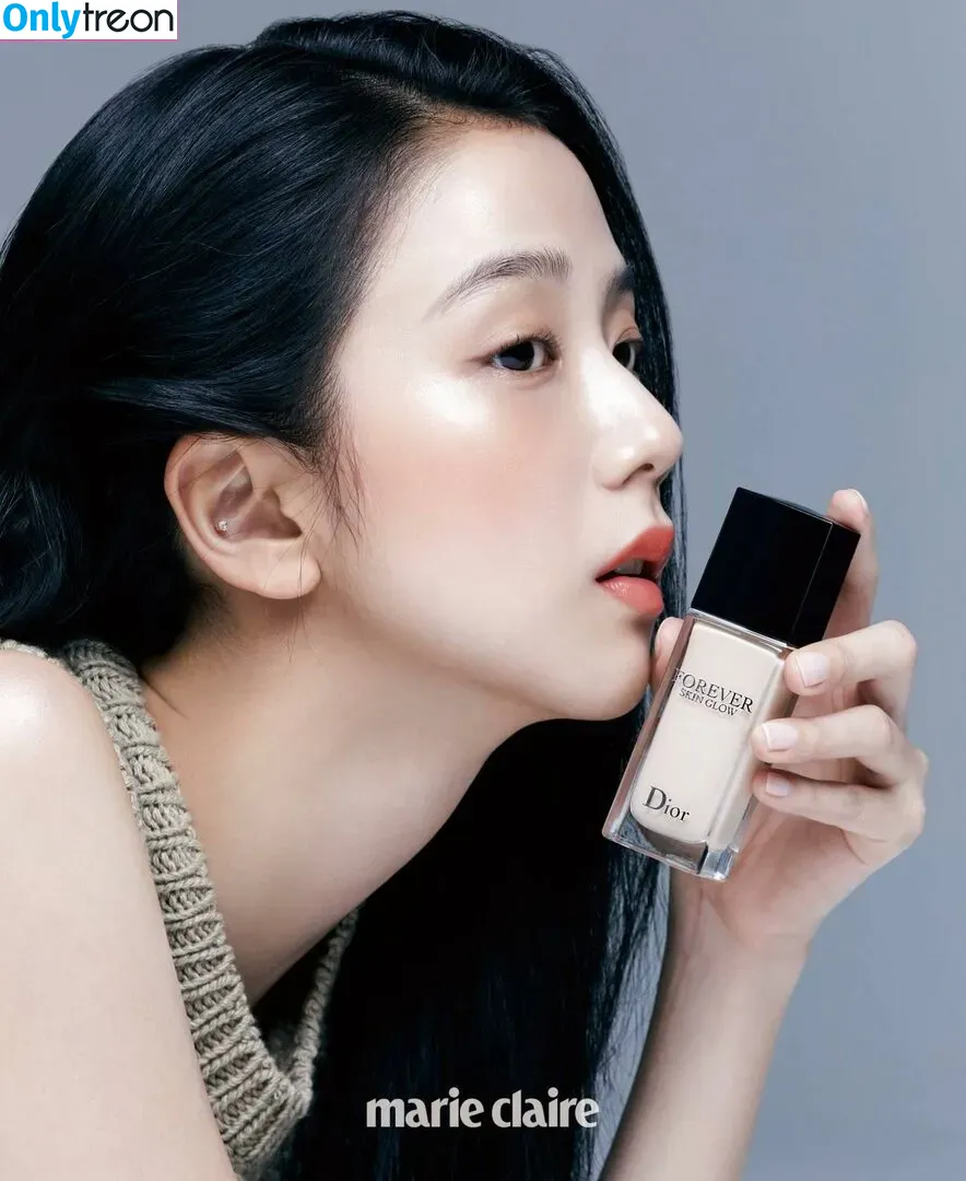 Jisoo nude photo #0087 (BLACKPINK / qenshizu / sooyaaa__)