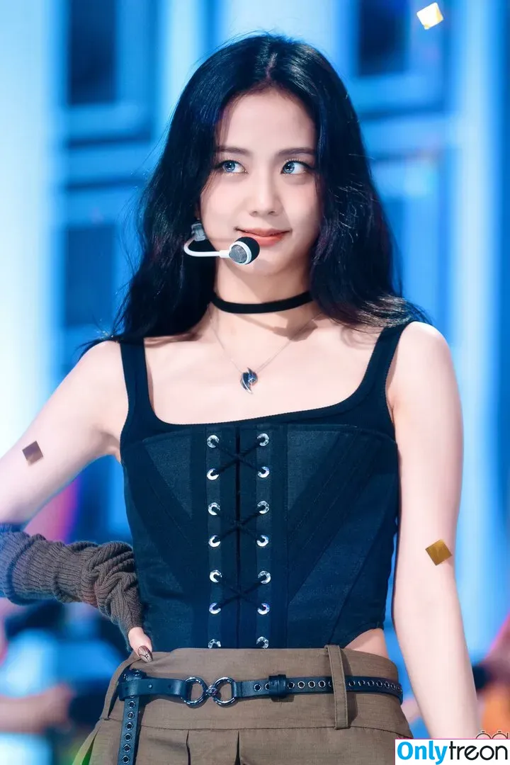 Jisoo nude photo #0089 (BLACKPINK / qenshizu / sooyaaa__)