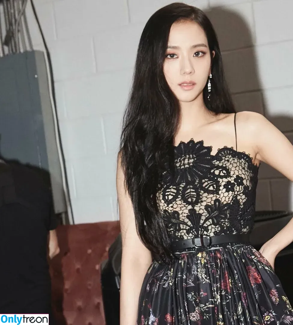 Jisoo nude photo #0091 (BLACKPINK / qenshizu / sooyaaa__)