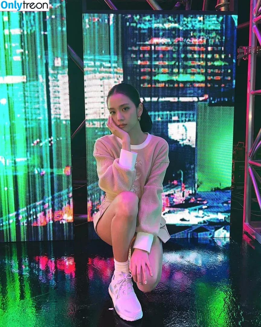 Jisoo nude photo #0096 (BLACKPINK / qenshizu / sooyaaa__)